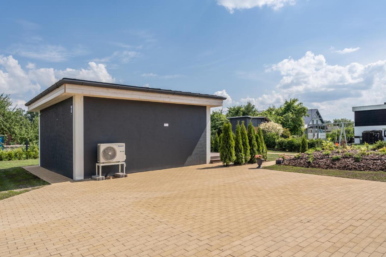 Family Garden House With Free Private Parking & Playground Villa Riga Bagian luar foto