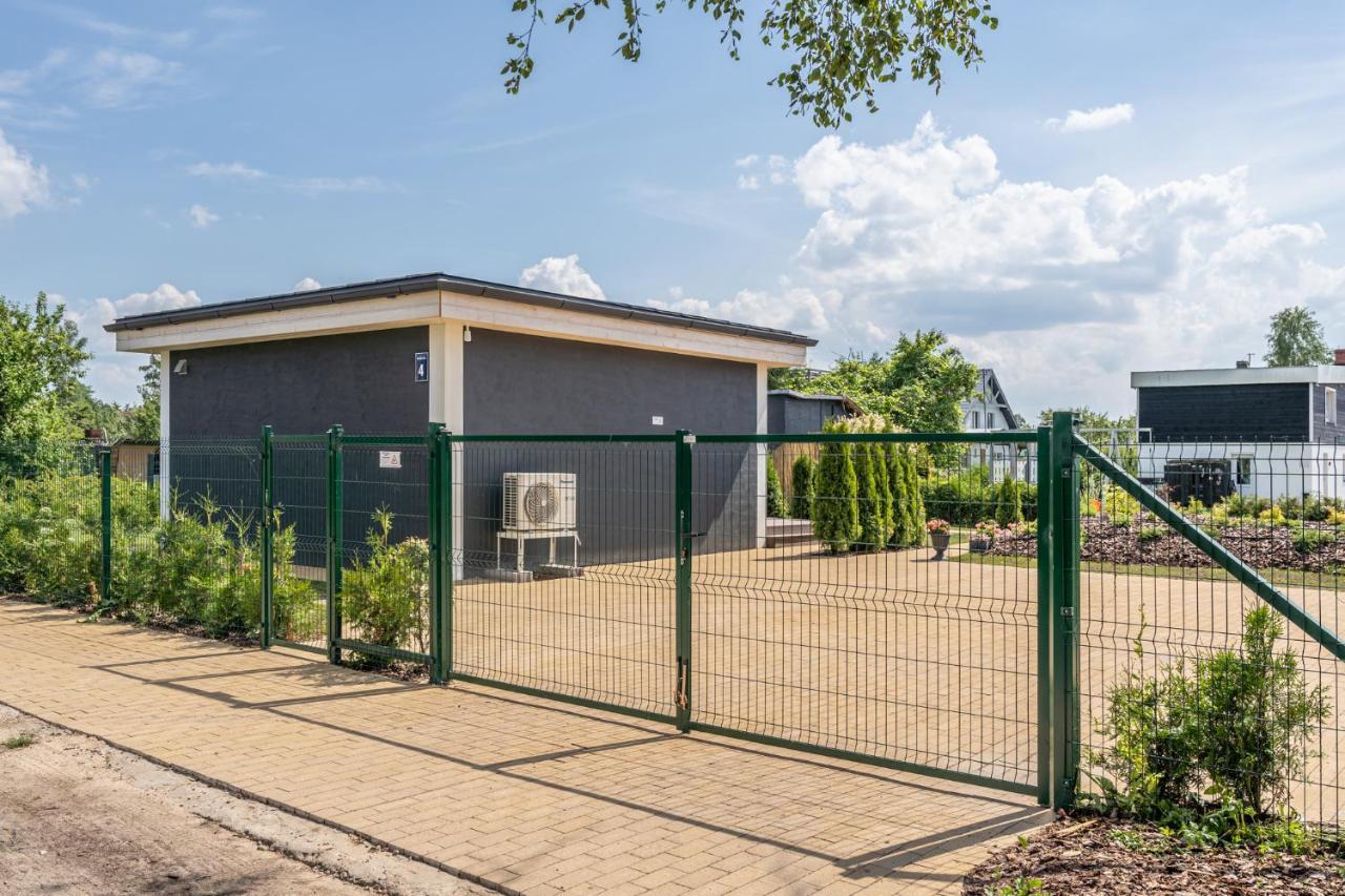 Family Garden House With Free Private Parking & Playground Villa Riga Bagian luar foto