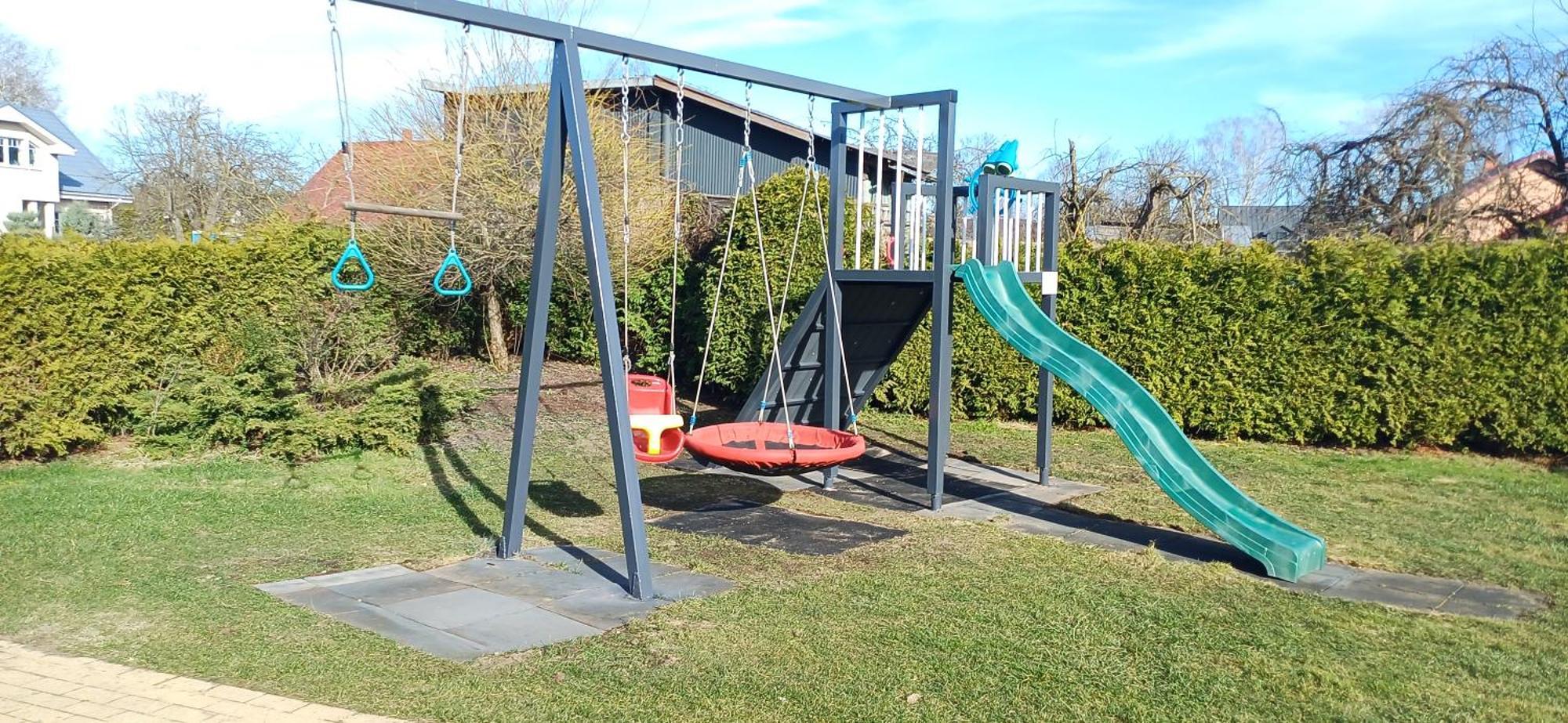 Family Garden House With Free Private Parking & Playground Villa Riga Bagian luar foto
